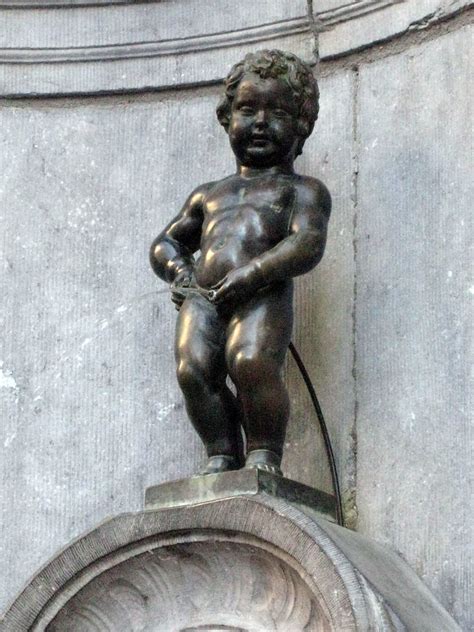 When a character does something that they should not be able to do, it is called pis. Manneken Pis, Brussel | Manneken Pis is een standbeeldje ...