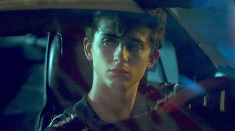 A marketing guru daniel (timothée chalamet), with his partner in crime hunter (alex roe), in order to increase the profit of selling drugs, extends the supply network. Hot Summer Nights in streaming - MYmovies.it