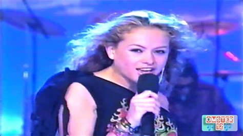 Paulina's father, enrique rubio is of spanish origin and her mother susana dosamantes is a mexican. Paulina Rubio - Yo No Soy Esa Mujer (Remastered) En Vivo ...