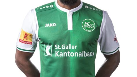 Le technicien était libre après la fin de son contrat contini avait permis au club vaudois de remonter en super league en 2019/20, avant d'atteindre le 6e rang lors de la saison écoulée. FCSG: Retro-Trikot mit Geheimbotschaft? | St.Galler Tagblatt