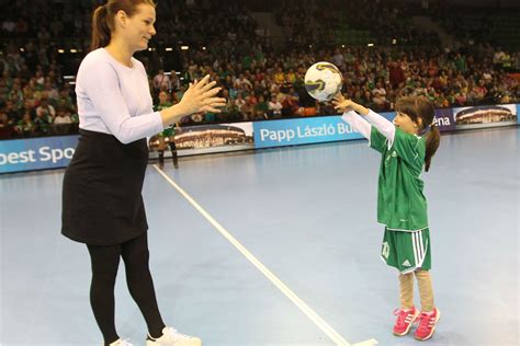 Anita görbicz (born 13 may 1983) is a hungarian handballer for győri audi eto kc. Így gömbölyödik Görbicz Anita