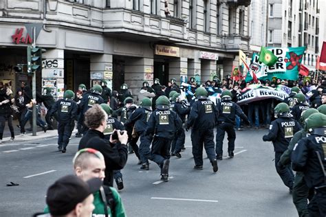 Auch in diesem jahr mobilisieren linke, fortschrittliche gemeinschaften und organisationen zur revolutionären 1. Revolutionäre 1.-Mai-Demonstration by Christian Lendl