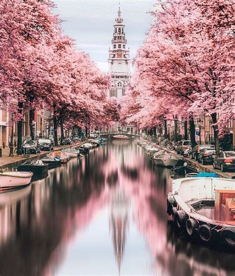 Museos , canales y un ambiente tolerante nos acompañan en la urbe de bicicleta. Reforma Moda! on Instagram: "Reflejos en #Ámsterdam # ...