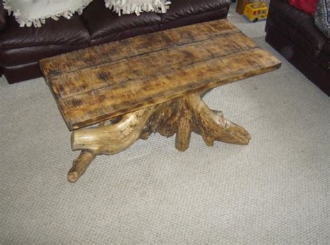 It demands much time and patience to cut the slices, to treat them, to choose one piece to another and, at last, to gather your handicraft. Log Coffee Table by inkdesigns, Living & Entertainement