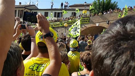 Motorland de aragon spain saturday valentino rossi. Valentino Rossi Tavullia fan club - YouTube