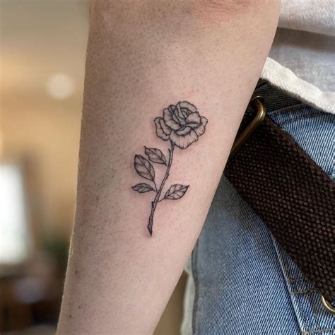 Although mini tattoos will fade faster than those which are large and detailed, they are easily reworked and upkeep. 20+ Cool Small Tattoo Ideas For Women | For The First ...
