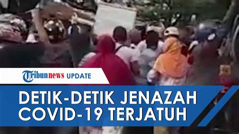 Menurut kamus besar bahasa indonesia (kbbi) notulis adalah orang yang bertugas membuat notula (catatan notulis mempuyai tugas dan peranan yang sangat penting didalam diskusi. Viral Video Pasien Covid-19 Diambil Paksa dari Ambulans ...