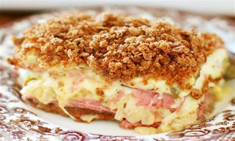 It's the perfect combination of flavorful ingredients like corned beef, russian dressing, swiss cheese and coleslaw, served on seedless rye bread. Baked Reuben Casserole - Easy Recipes