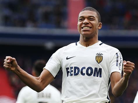 Records, coupes, premières… en savoir +. Mbappé quer continuar no Mónaco