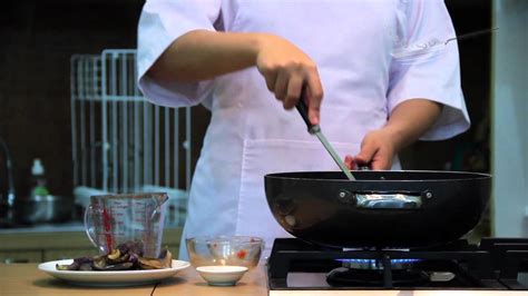 Panaskan minyak goreng di wajan, . Terong Balado (3/4) - Cara Membuat - YouTube