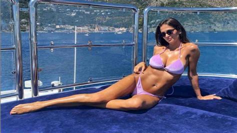 Jessica melena, meglio conosciuta come lady immobile, è la moglie di uno dei calciatori più forti della serie a ovvero ciro immobile. Jessica Melena | la moglie di Immobile strega tutti in due ...