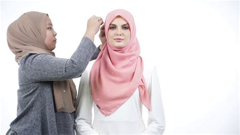 Ini adalah tarikh sementara memandangkan tarikh sebenar bergantung pada penampakan bulan. Aidiladha Collection 2017 : Hajar - YouTube