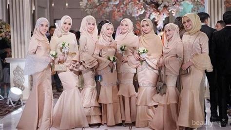 Serba tertutup, sopan, tapi manis! Gaun Pesta Muslimah Syari Ala Selebgram dan Artis Ini Cocok untuk Kamu yang Berhijab Menutup Dada