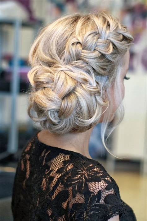 This is a french twist hairstyle which is ideal for formal settings. french-style-twist-updos-wedding-hairstyles - Hair I Come