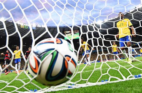 In der wohnung gibt es (das wohnzimmer, das schlafzimmer, das arbeitszimmer und das bad). Seit wann gibt es die Fußball-WM? - Erklär's mir ...