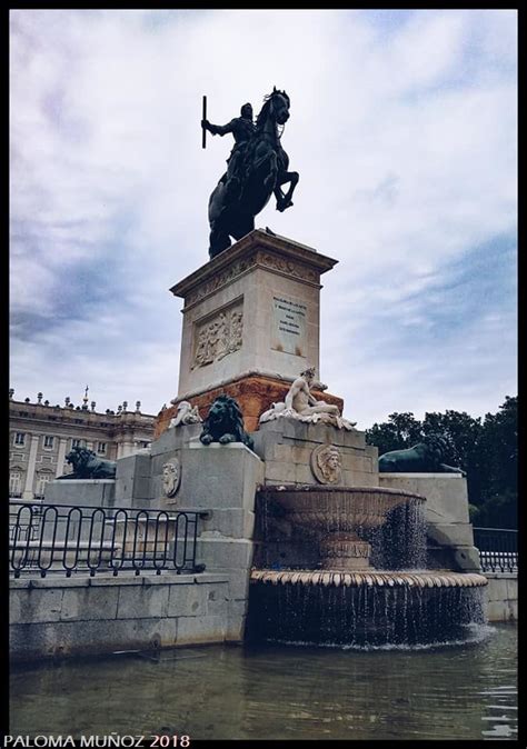 Felipe calderón critica remoción de monumentos y lo tunden por la estela de luz ; monumento a Felipe IV o fuente de Felipe IV en la plaza de ...