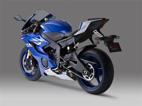 Clutch type wet, multiple disc. Yamaha R6 2017 - Les photos et les premiers détails ...