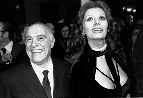 ˈlɔːren) is an italian actress. Sophia Loren na zawsze piękna. Legendarna seksbomba kończy ...