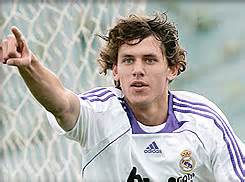 In august 2007, szalai was transferred to real madrid castilla, the reserve team of real madrid, for approximately €500.000.2. Szalai Ádám bekerült a Real BL-keretébe