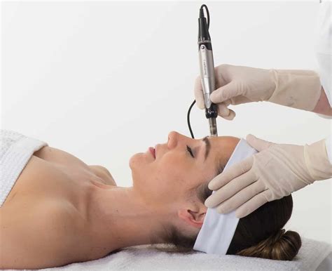 The treatment creates upto 1,920 fractional microchannels per second into the skin to promote a more. Dermapen - Primas Medispa