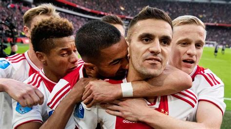 Bezig met laden van de grafiek. El Ajax da un golpe encima de la mesa contra el PSV y ...