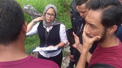 Hak keistimewaan orang melayu dihapuskan mungkin disebabkan wujudnya anggapan di kalangan masyarakat bukan melayu bahawa kerajaan berlaku tidak adil dan melakukan diskriminasi terhadap golongan yang bukan bumiputera. Pt:3 Rakyat Di Tindas Lagi Isu Hak Orang Melayu Kg ...