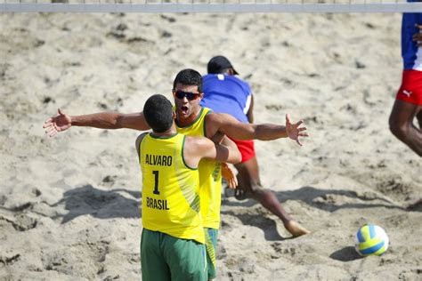 Saltos final 10 metros sincronizados masculinos (2/4). Brasil bate Cuba e está na final do vôlei de praia ...