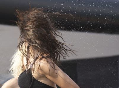 First, let's wade through the benefits and claims. How to Wash Hair in Rain Water | Hair, Washing hair ...