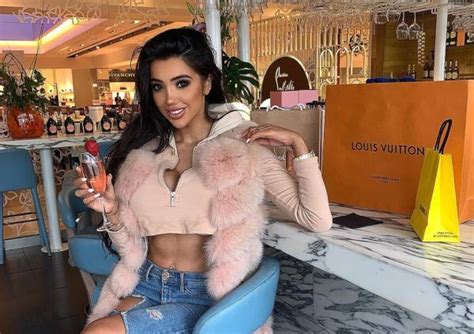 She was born on wednesday october 8th 1986, in ashley seeks marriage and is often a wonderful parent, offering warmth, protection, and. Chloe Khan Wiki, Bio, Age, Height, Husband, Net Worth ...