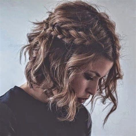 These wonderful short hairstyles for thick wavy hair are for those of you lucky enough to be born with it. 18 Short Hairstyles for Thick Hair - Styles Weekly