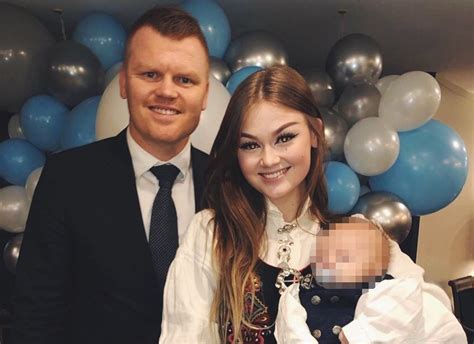 He is an actor, known for wigan athletic vs liverpool fc (2006), allsang på grensen (2007) and match of the day (1964). Liverpool legend John Arne Riise and daughter, 19 ...