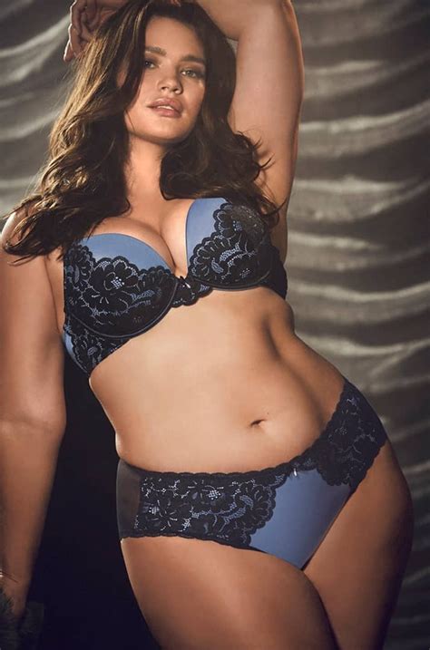 Bbw gangbang, bukkake, chubby bukkake. Top plus size Tara Lynn mostra curvas lingerie rendada ...