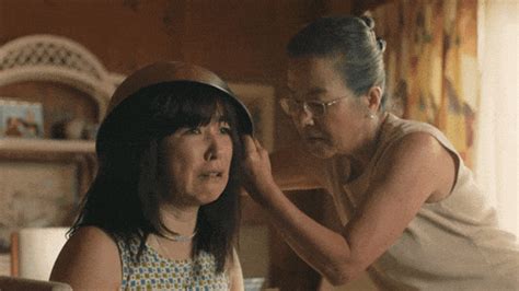 Voir plus d'idées sur le thème humour coiffure, cheveux moches. Maya Erskine Hair GIF by HULU - Find & Share on GIPHY