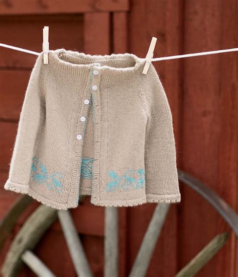 Find a twist of originality in the jumpers, cardigans and scarves for ladies and kids. Autumn Knitting Patterns Bergere De France Le Wooling Issue #1