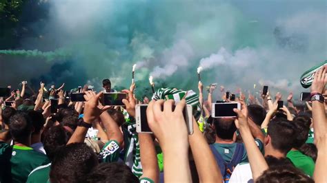 They are fighting for spain primera liga, spain copa del rey. Real Betis vs Sevilla FC - Increíble el recibimiento de la ...