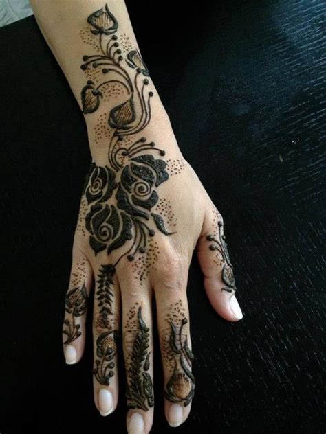 Imple and beautiful shuruba designs : UnIqUe AnD bEaUtIfUl MeHnDi DeSiGnS - XciteFun.net