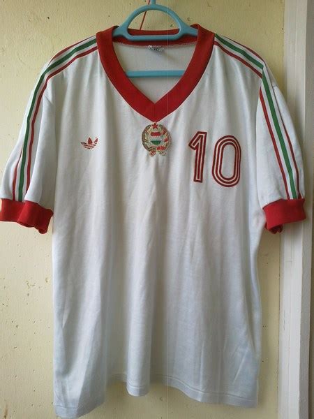 So no matter if you're looking for the home or away shirt, unisport is the. Hungary Away football shirt 1987 - 1988.