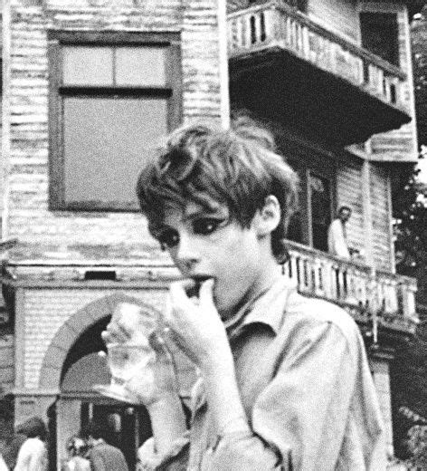 Is she married or dating a new boyfriend? Pin on Edie Sedgwick: American Girl