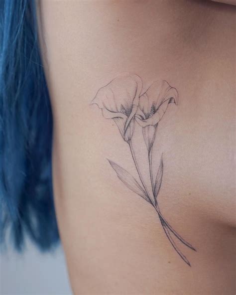 It features arrow shaped spathe and a stalk in the center. My favorite flower. Love this placement | Lily tattoo ...