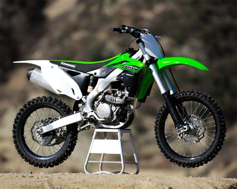 Big and strong, you have to love the mx bike 250 cc. 2015 Kawasaki KX250F - Dirt Bike Test