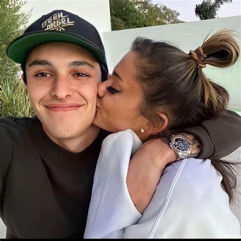 Singer weds dalton gomez in surprise, secret ceremony. Ariana Grande Announces Engagement To Real Estate Agent ...