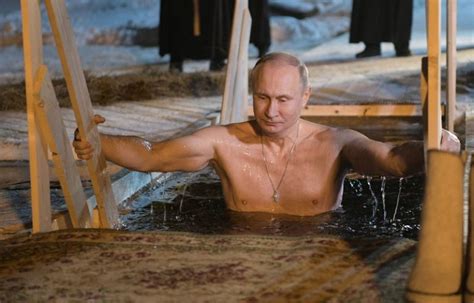 Putin obavio Bogojavljenjsko kupanje - Istinito.com - Ne budi ovca!