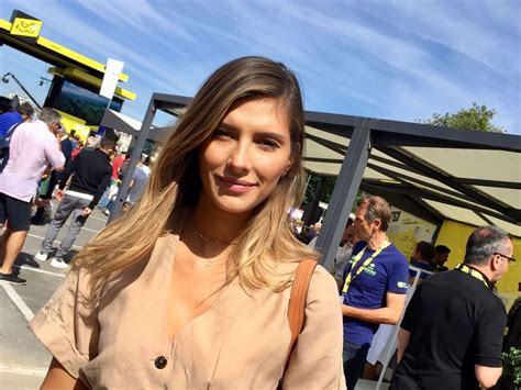 Son succès est entre autres dû à un mélange entre vie professionnelle et vie privée 8. EXCLU TELESTAR. Camille Cerf : Cette raison très personne ...