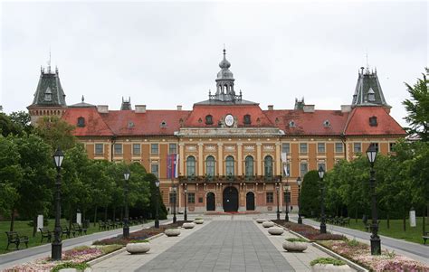 It is the northernmost part of serbia, bordered vojvodina includes the historic regions of bačka, between the danube and tisa rivers and the hungarian border. Städte und Schlösser in Vojvodina