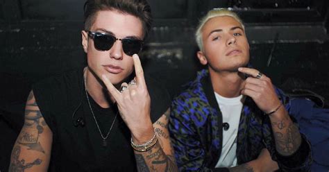 Самые новые твиты от benji & fede (@benjiefede): Benji e Fede ospiti al Maurizio Costanzo Show | superEva