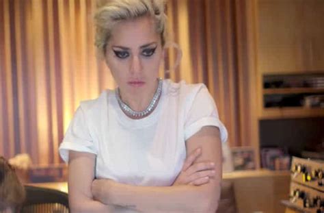 Lady gaga reveals which of her bold fashion choices holds a special place in her heart. Five Foot Two, le documentaire Netflix sur Lady Gaga est ...