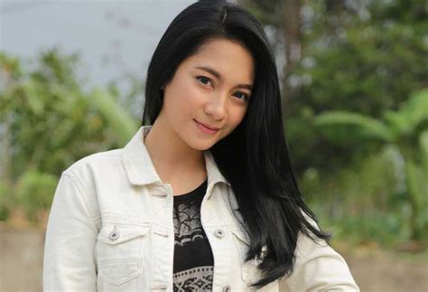 Dinda kirana sukmawati, known as dinda kirana (born april 30, 1995) is an indonesian actress and singer. Profil Dinda Kirana - Blog Unik