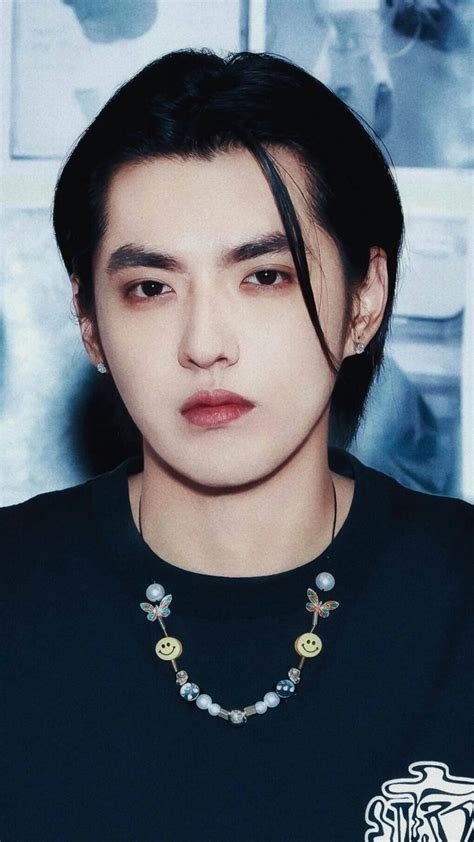 Kris wu has been detained by beijing police on suspicion of rape, following an accusation he lured young women into sexual relationships. Pin oleh weabooasf di KRIS WU