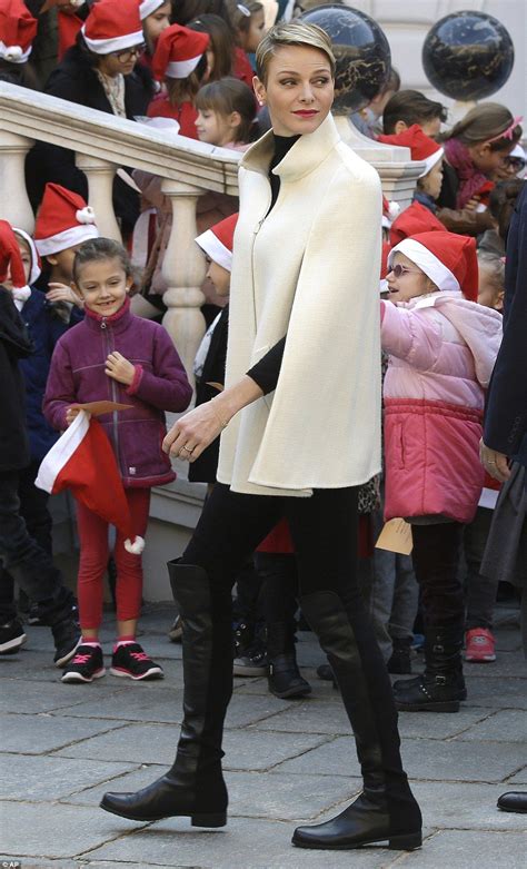 Bereits bei der hochzeit gab es zweifler, die die liebe des. Albert and Charlene of Monaco give out gifts to kids at ...