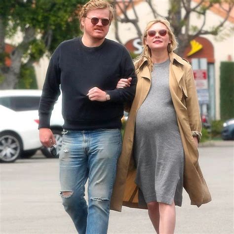 Photo kirsten dunst officialise sa grossesse et dévoile son joli baby bump. Bébé de star 2018 : qui sont les bébés de stars de 2018 ...